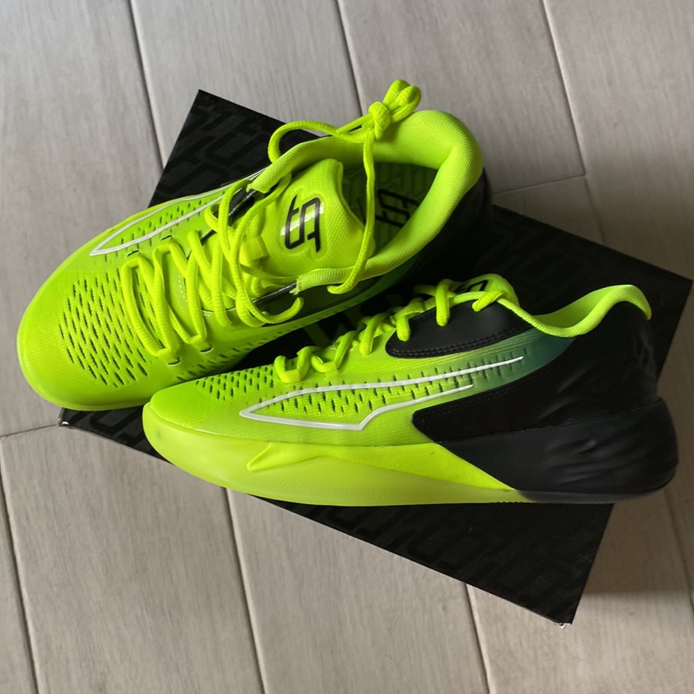 Puma Women's Stewie 1 Basketball Shoes (size 8)